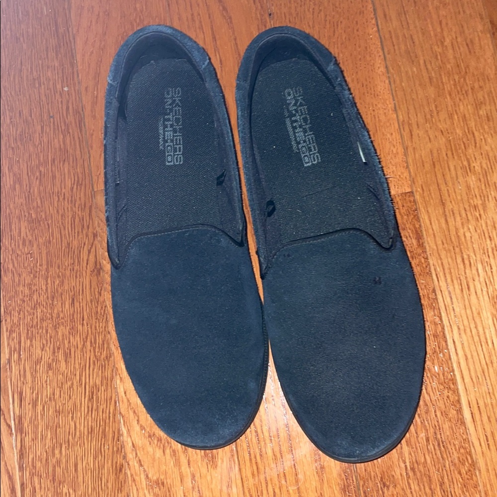 Skechers On the Go Max Black Suede leather Loafers house slippers 9.5 womens